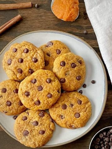 vegan pumpkin chocolate chip cookies featured image