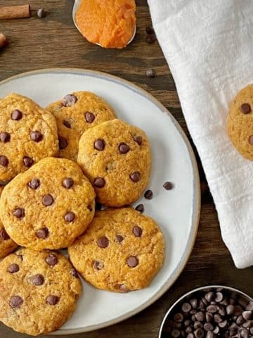 vegan pumpkin chocolate chip cookies featured image