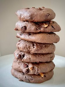 Stacked set of 7 protein cookies.