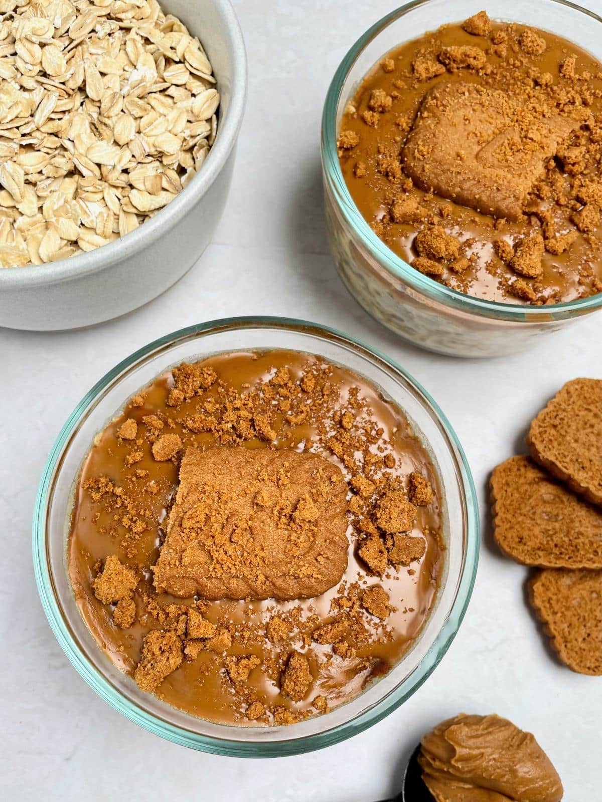 Oats with biscoff spread.